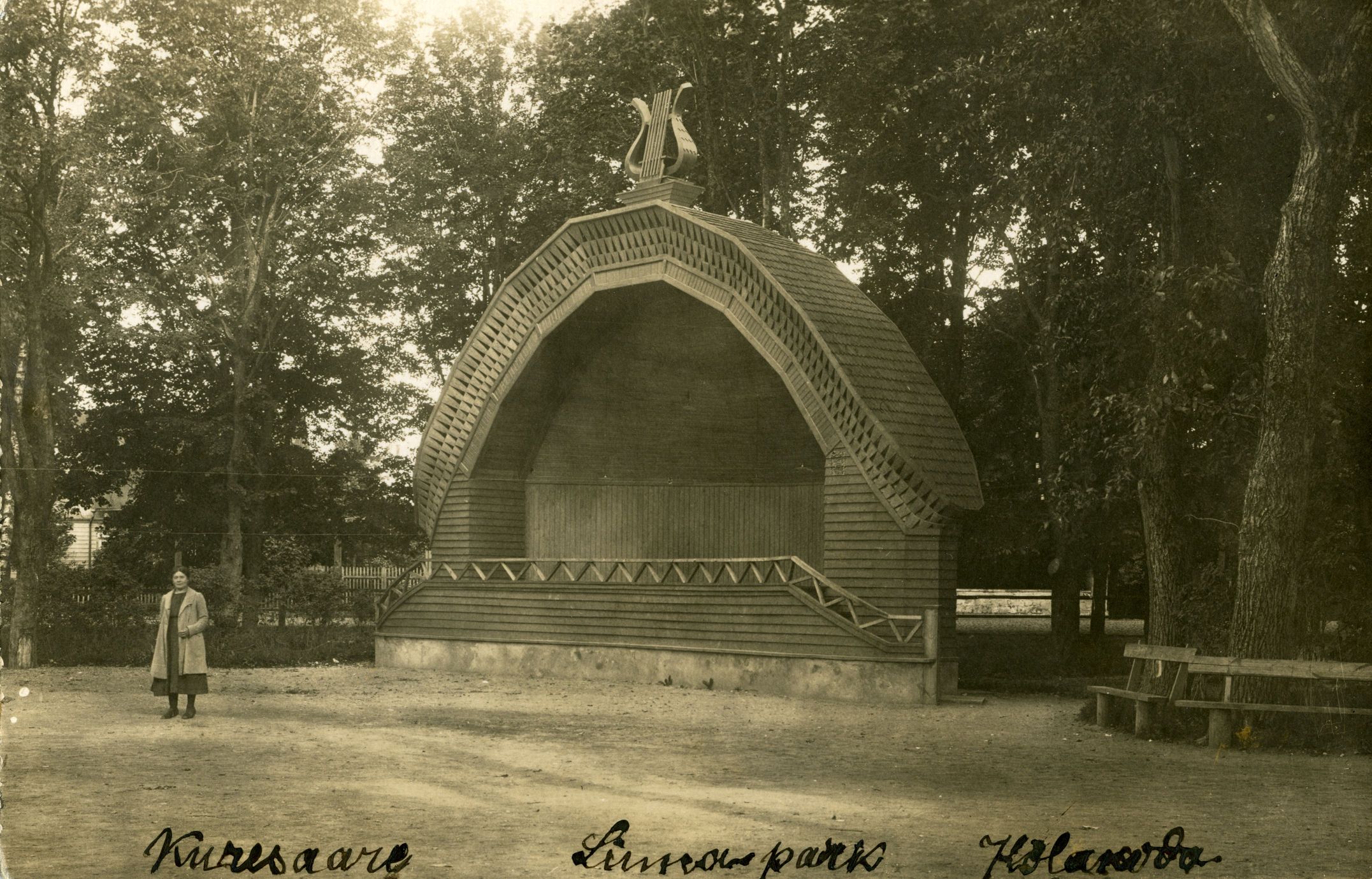 Kuressaare Lossipark, kõlakoda