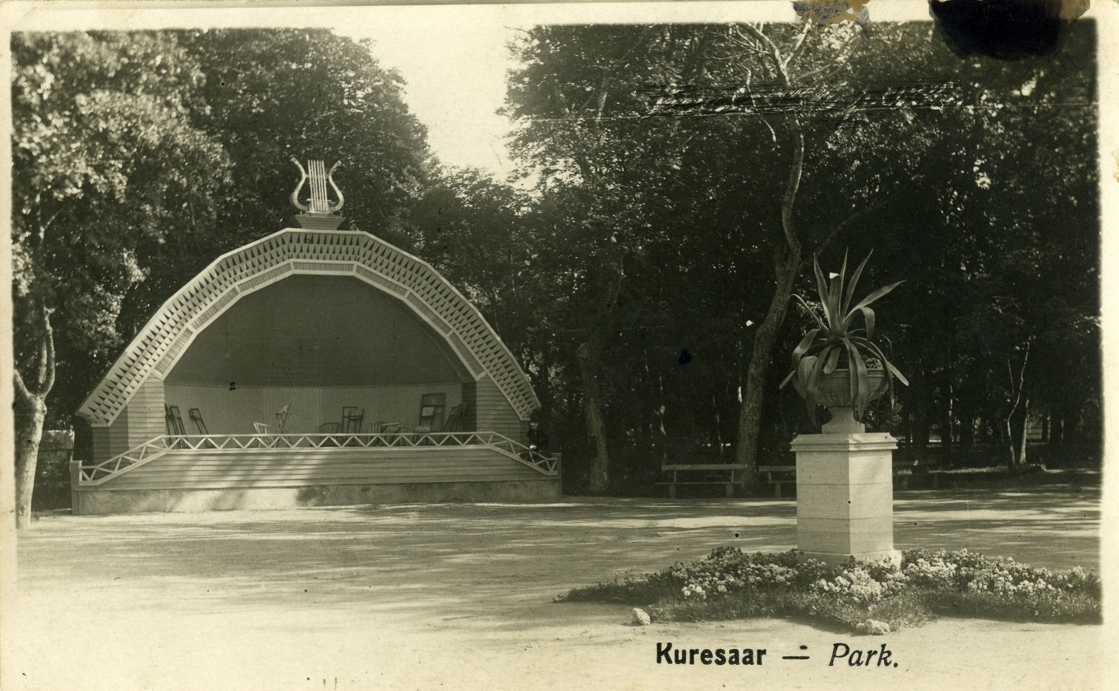 Kuressaare Lossipark, kõlakoda