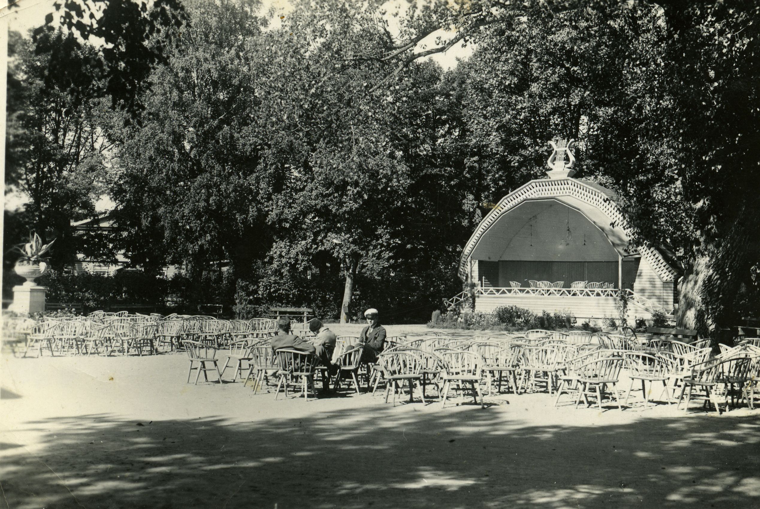 Kuressaare Lossipark, kõlakoda