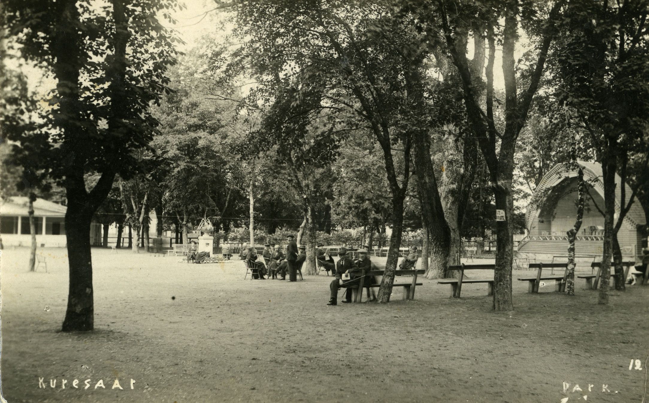 Kuressaare Lossipark kohvik Tivoli ja kõlakojaga