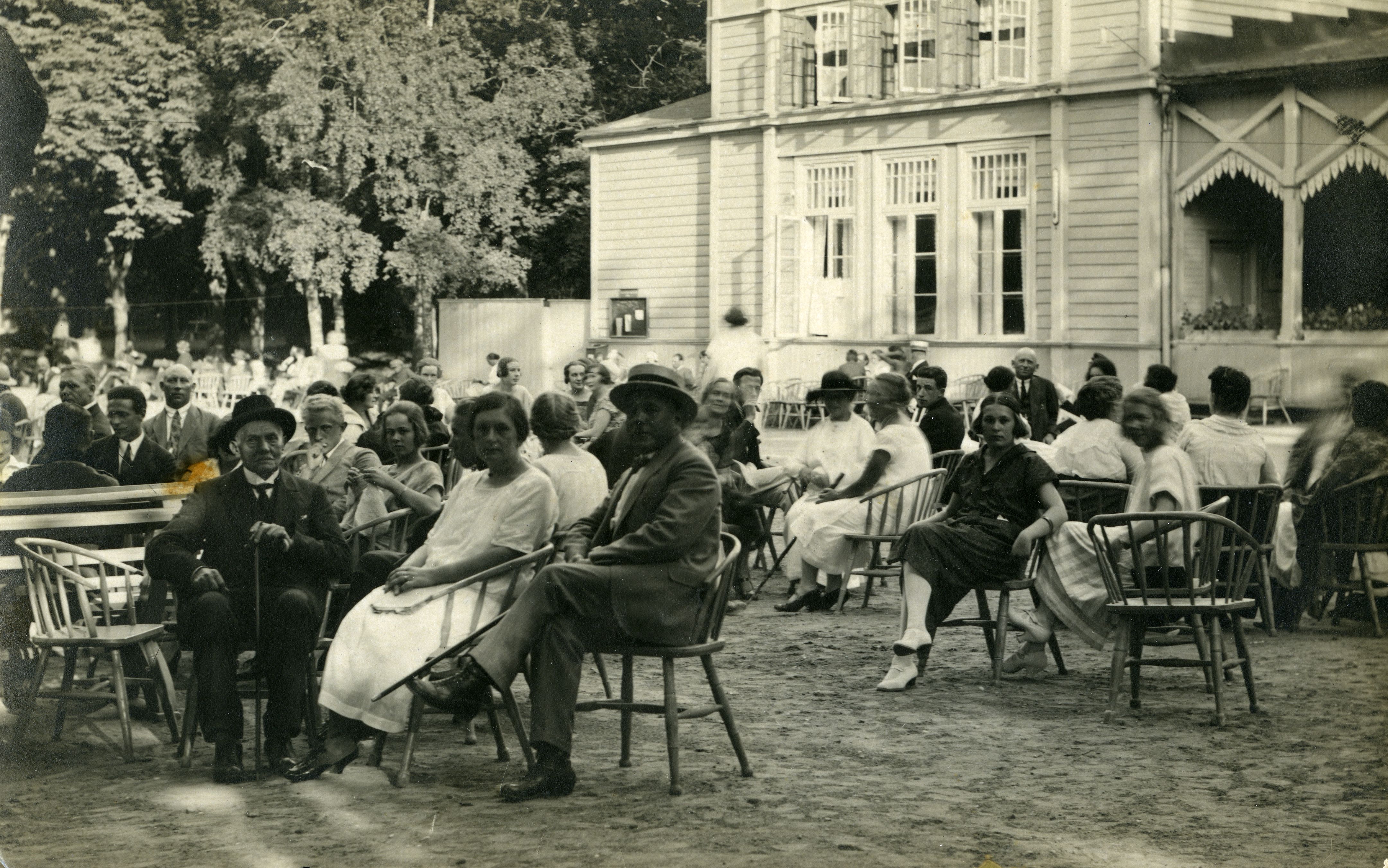 Suvitajad Kuressaare Lossipargis