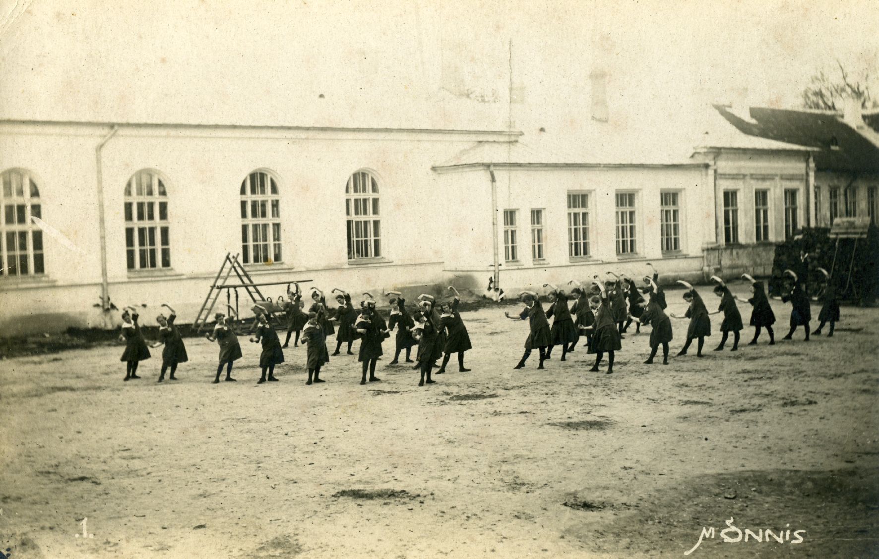 SÜG-i spordipidu kooliõues