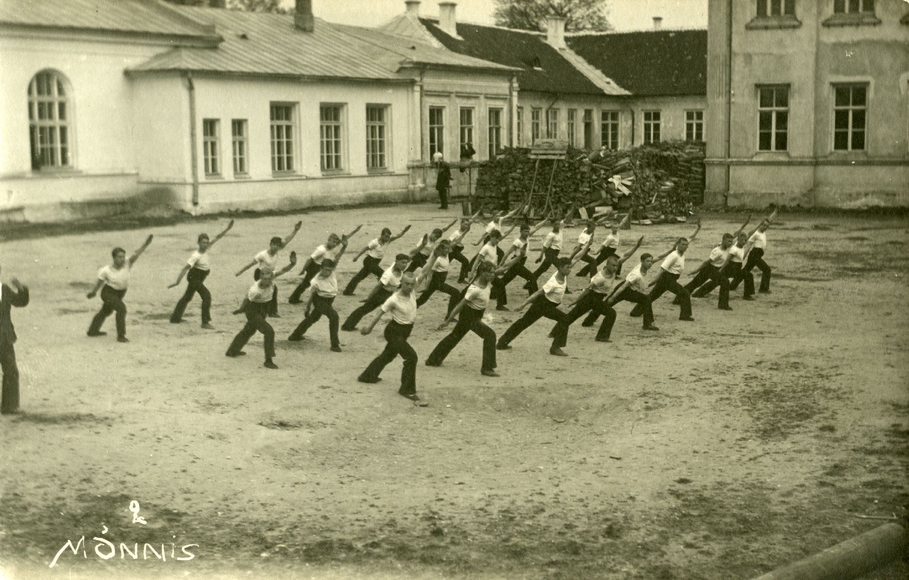 SÜG-i spordipidu kooliõues