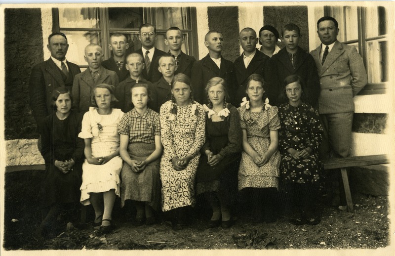 Tornimäe 6-klassilise algkooli õpetajad koos õpilastega 24.05.1937