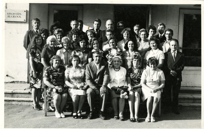 Kuressaare 7-kl. Kooli lõpetajate kokkutulek 1975. 25 aastat lõpetamisest.