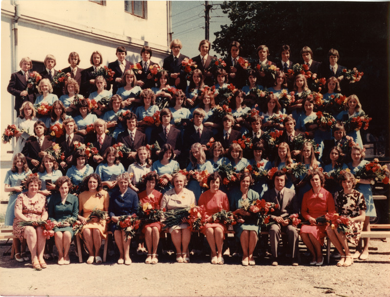 Kuressaare 8-kl. Kooli lõpetajad ja õpetajad. 1976.a.
