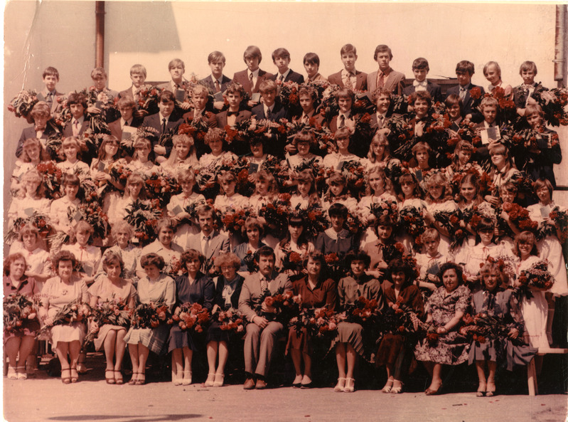 Kuressaare 8-kl. Kooli lõpetajad ja õpetajad. 1983.a.