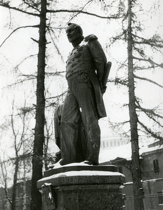 Fabian Gottlieb Bellingshauseni monument Kroonlinnas.