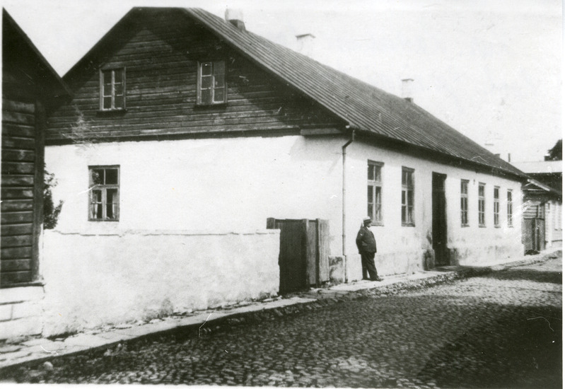 Kuressaare Laurentiuse koguduse kihelkonnakool Garnisoni tänavas.