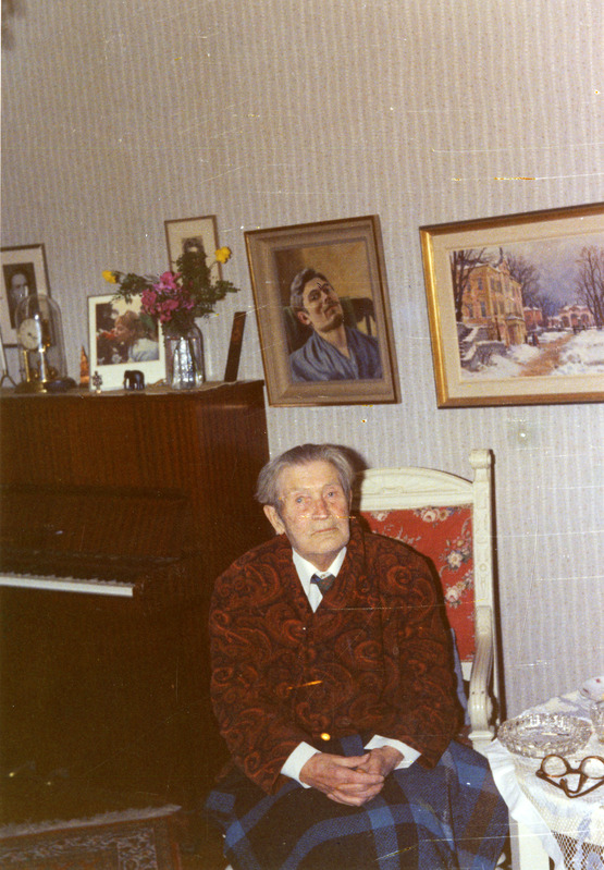 Johannes Aavik oma kodus