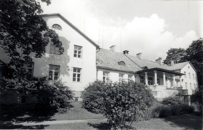 Baltisakslaste kokkutulek Oeseltag-1993: Karja mõisas