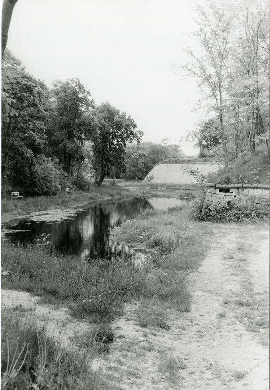 Kuressaare kindluse vallikraav nn. parditiik ja looderaveliini nurk