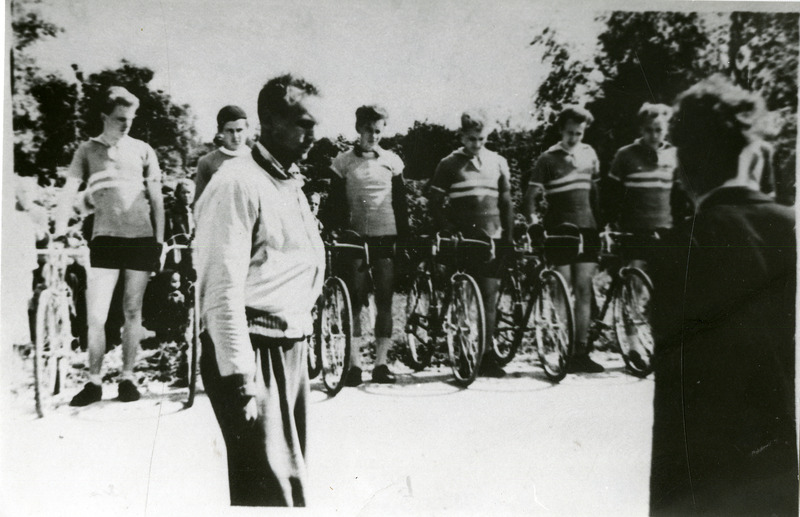 II Saaremaa velotuurist osavõtjad Lümandas