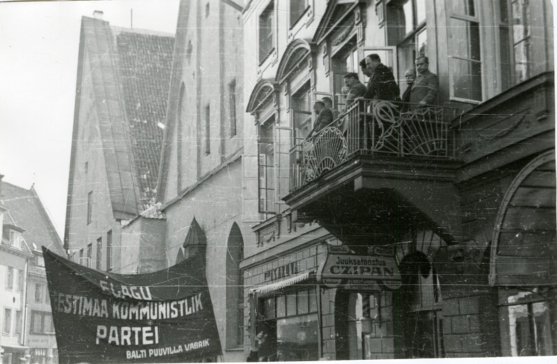 Demonstratsioon Tallinnas: Andrei Ždanov NSV Liidu saatkonna rõdul