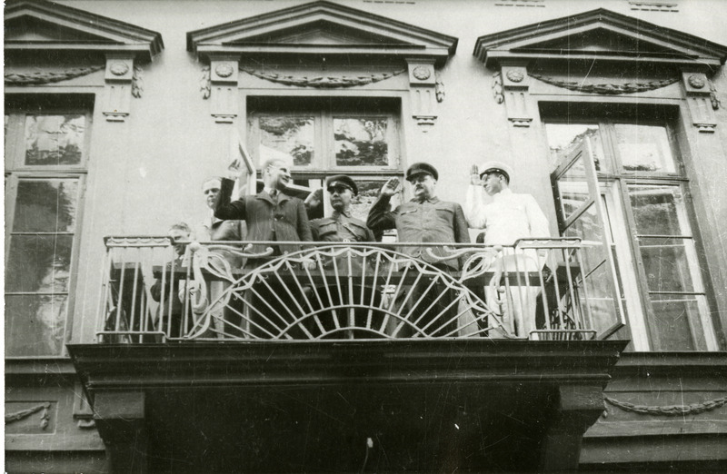 Miiting Tallinnas: Andrei Ždanov NSV Liidu saatkonna rõdul