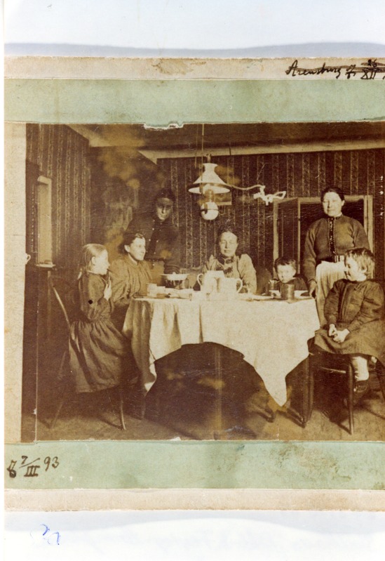 Perekond von Freytagh-Loringhoven oma majas Kuressaares Pikk 10