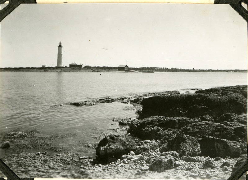 Vaika rand, taamal Vilsandi tuletorn