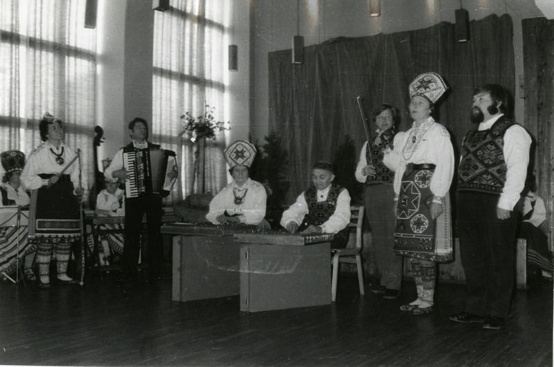 Folkloorifestivali Baltica`89 Saaremaa päevade eelvoor: esineb Seppade ansambel Orissaarest