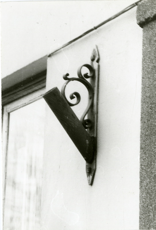 Kuressaare sepised: lipuvarda hoidik Lossi 1