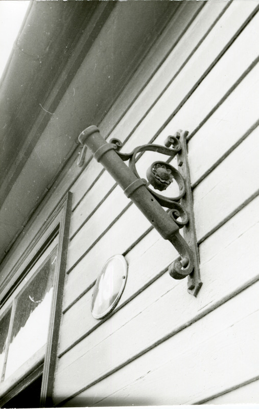 Kuressaare sepised: lipuvarda hoidik Suur-Sadama 13