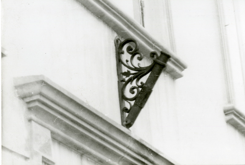 Kuressaare sepised: lipuvarda hoidik Kauba 12