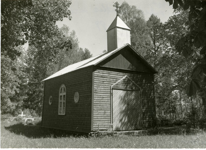 Restaureeritud kabel Kahtla kalmistul
