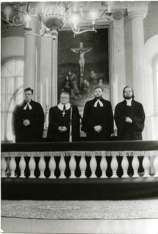 Kuressaare Laurentiuse kirik: Eesti Vabariigi 70. aastapäeva jumalateenistus. 24.02.1990.a.