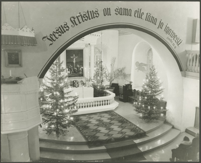 Kuressaare Laurentiuse kirik: vaade altarile rõdult. Jõulud 1984.a.