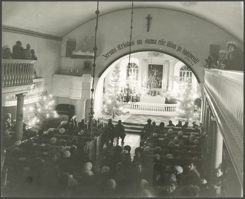 Kuressaare Laurentiuse kirik: vaade altarile rõdult. Jõulud 1984.a.