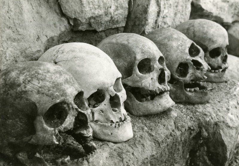 Arheoloogilised kaevamised Püha kiriku juures