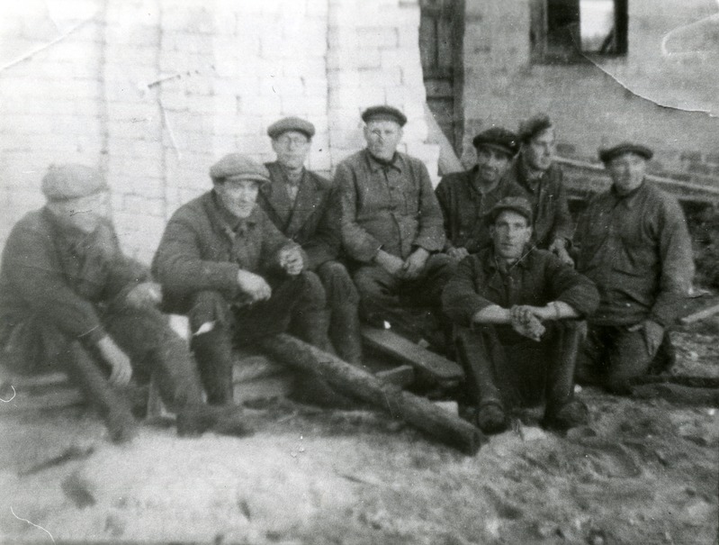 Koidula kolhoosi ehitusbrigaad Leedri lauda ehitusel