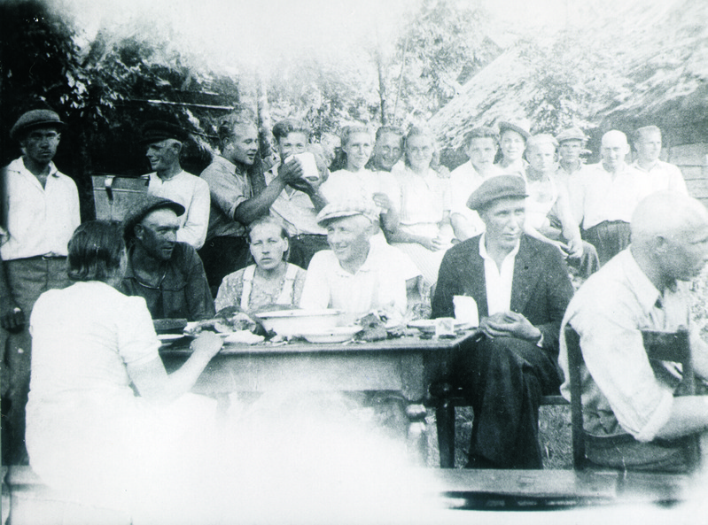 Leedri küla noormeeste sõjaväkke saatmine