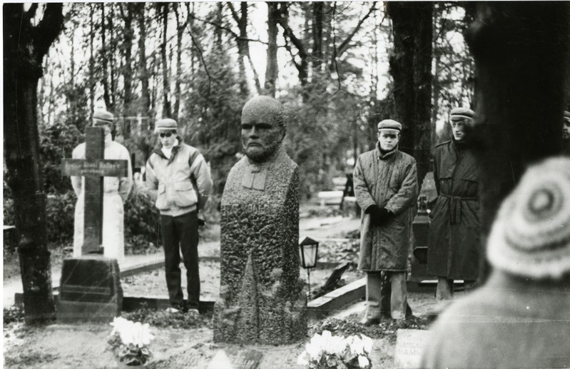 Saaremaa Muinsuskaitse Seltsi esindus mälestussamba avamisel Rudolf Gottfried Kallase haual Tartus