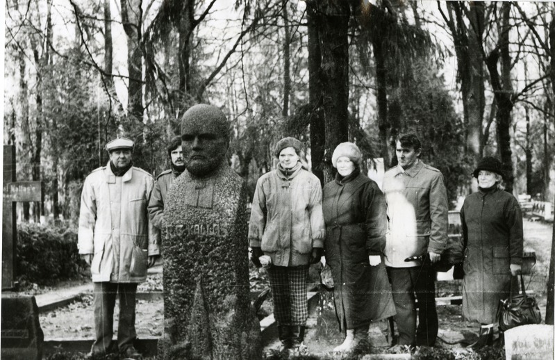 Saaremaa Muinsuskaitse Seltsi esindus mälestussamba avamisel Rudolf Gottfried Kallase haual Tartus