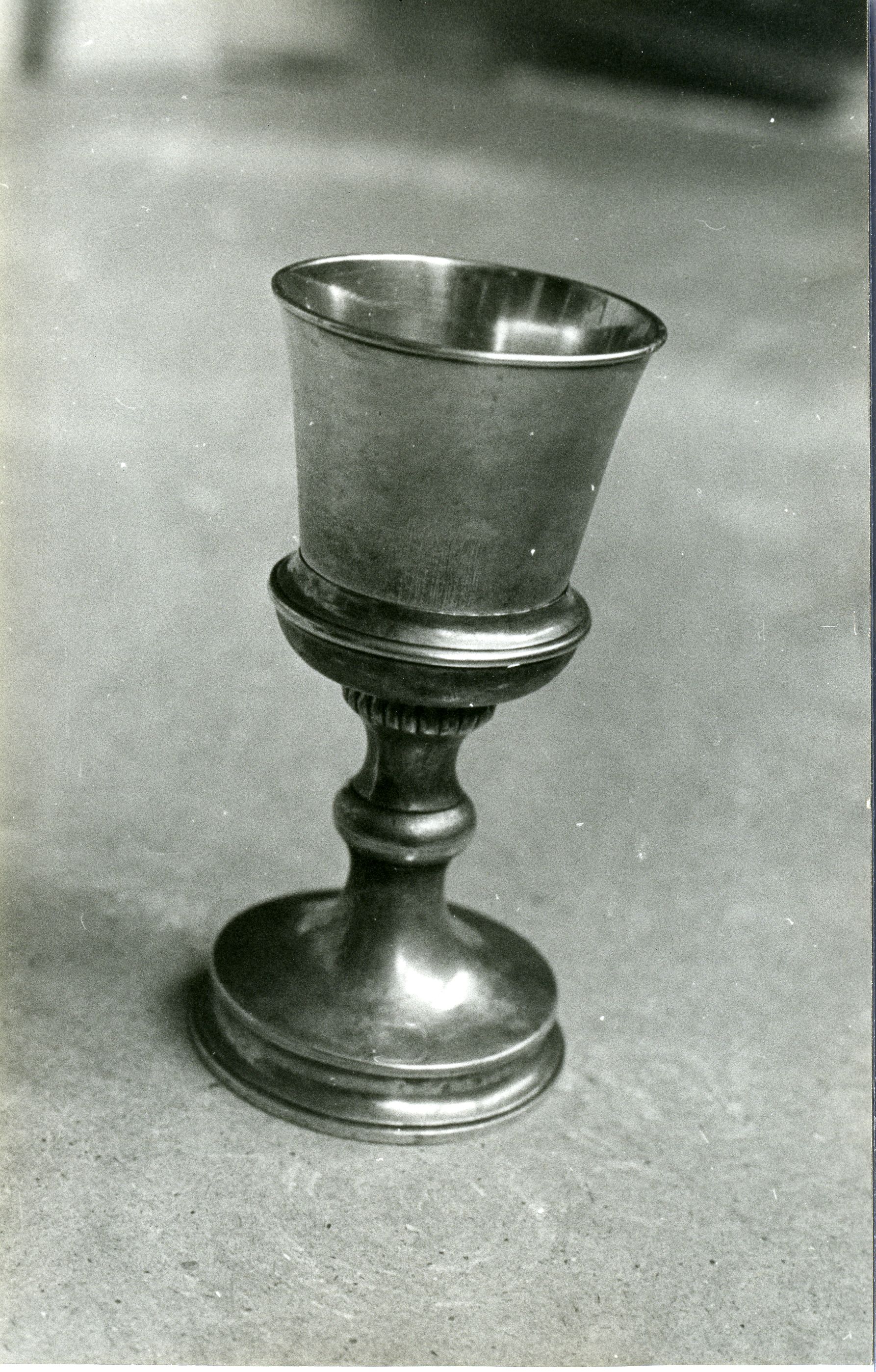 Kuressaare Laurentiuse kirik, karikas koduse armulaua jaoks