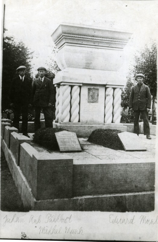 Julius Kuperjanovi hauamonument