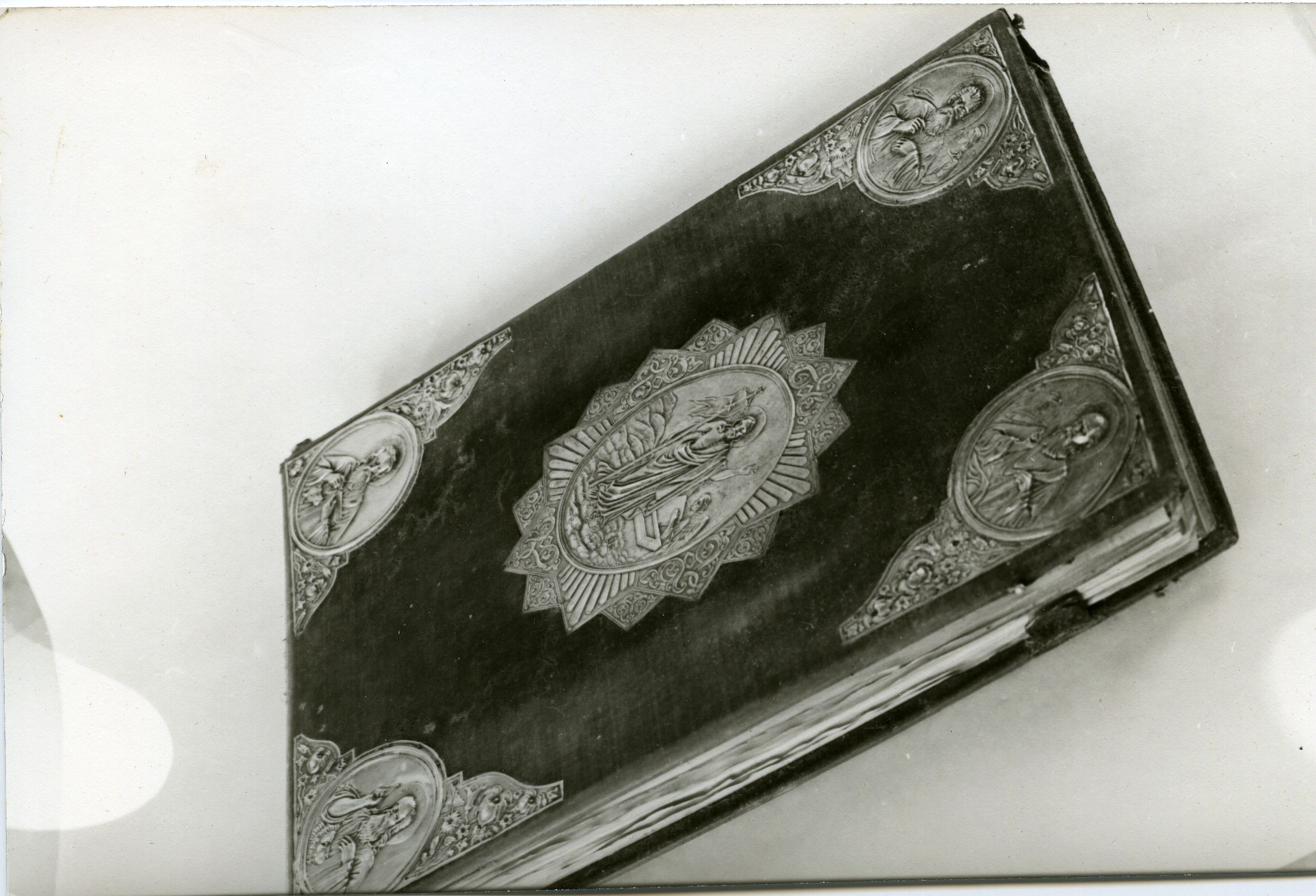 Muhu Hellamaa Peeter-Pauli kiriku evangeelium