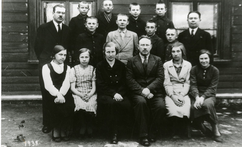 Tornimäe 6-klassilise algkooli lõpuklassi lõpetajad ja õpetajad 1938