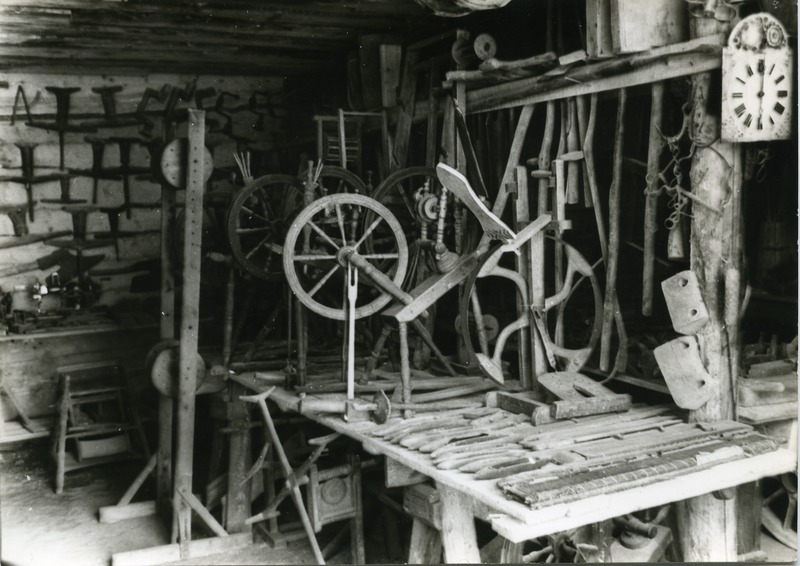 Juhan Saare muuseum Eiklas: naiste tööriistu. 1980. aastate algus.