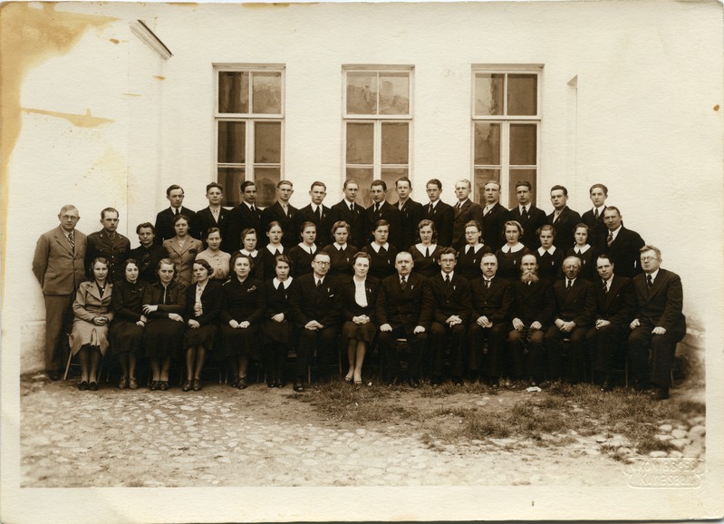 Saaremaa Reaalkooli 1. lend, 1940. a. I rida vasakult: 7. Joosep Aavik.