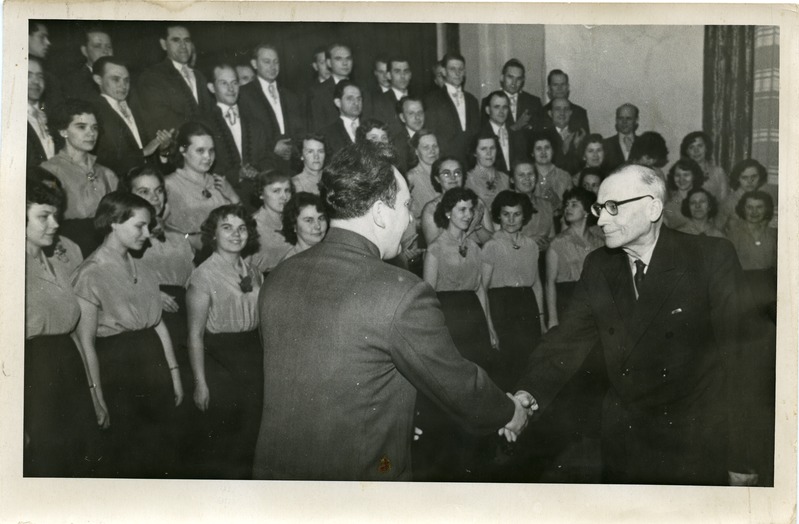 Kingissepa Kultuurimaja segakoor laulupeo proovis, 1961.a.