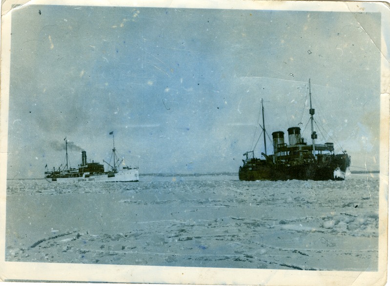 Jäälõhkuja Suur Tõll (paremal)