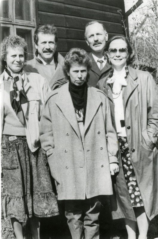 Õed-vennad  Aavikud Kuressaares