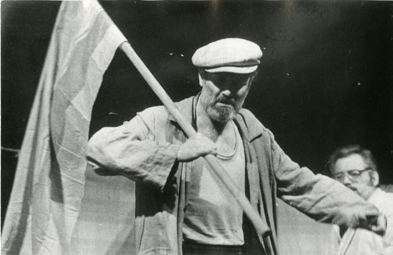 Evald Aavik Ülo osas V. Lattiku - V. Koržetsi näidendis "Hirmus eesti asi", 1980. a.-te lõpp.