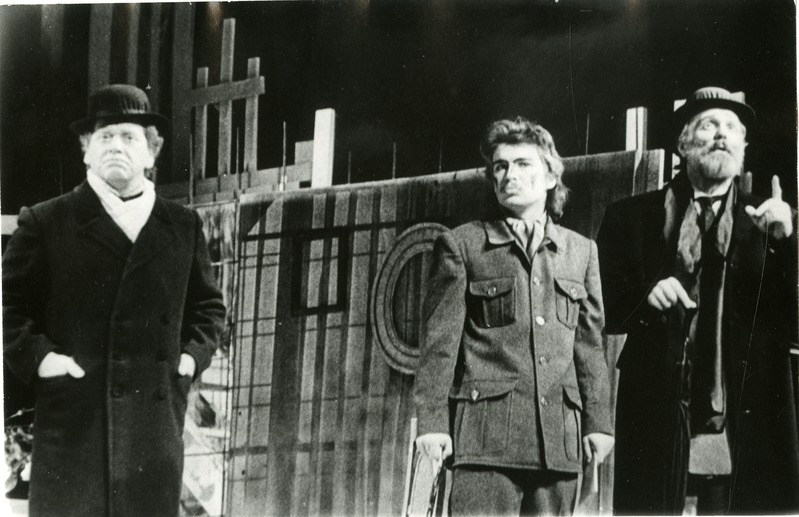 Evald Aavik (paremal) Vadier`i osas R. Rollandi näidendis "Giljotiin Dantonile", 1987. a. Billaud - Varenne`i osas Peeter Jürgens, Saint - Justi osas Toomas Taimla.