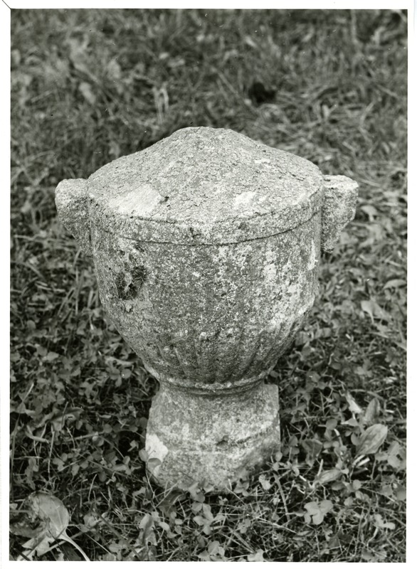 Urn Kaarma kirikaias