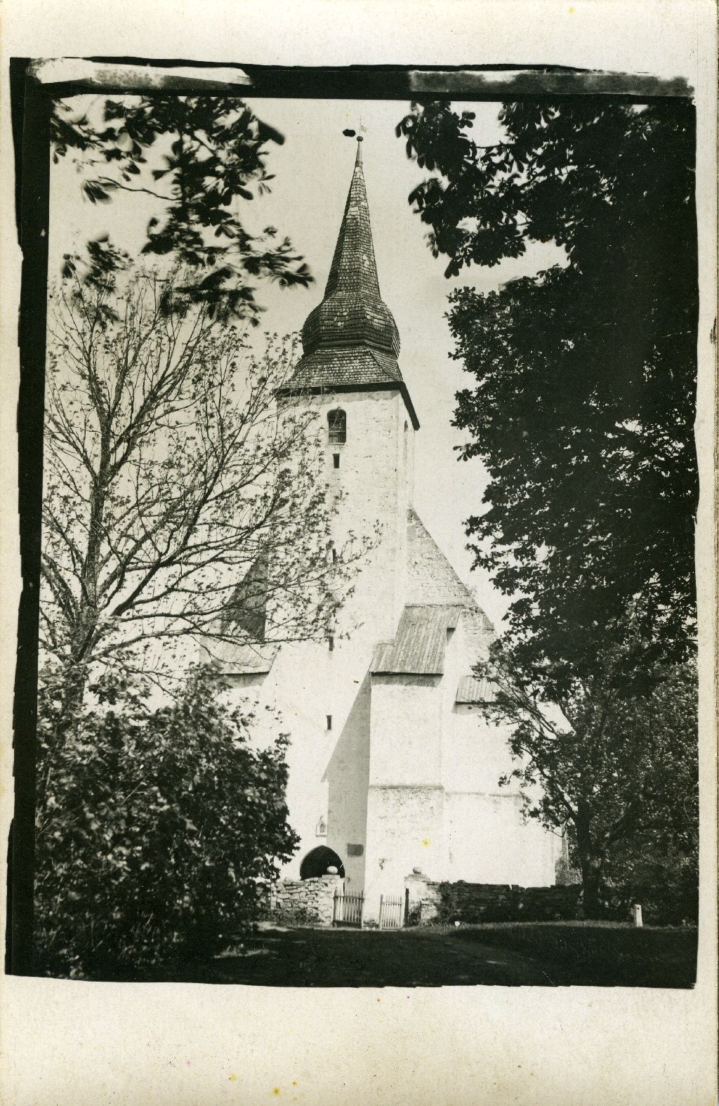 Kaarma kirik