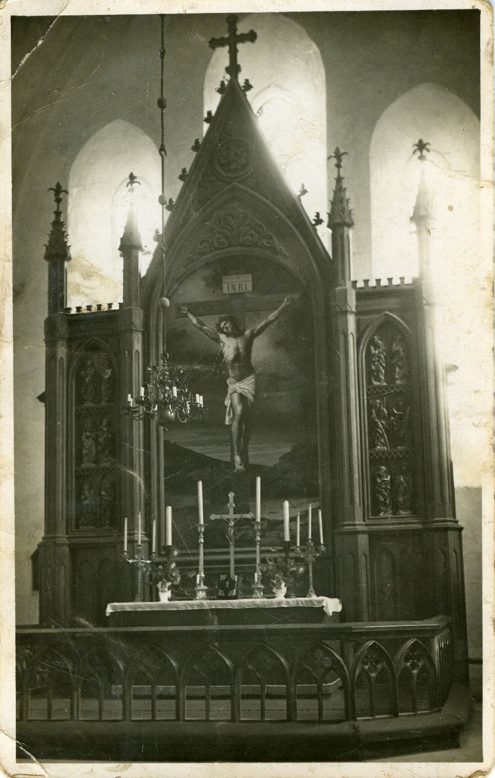 Kaarma kiriku altar