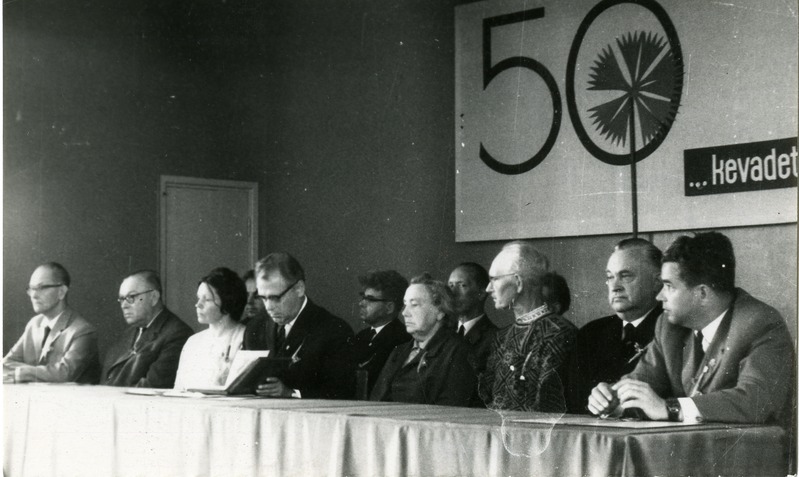 Kingissepa V. Kingissepa nim. Keskkooli 50. aastapäeva tähistamine 1969. a. : vaade presiidiumile.