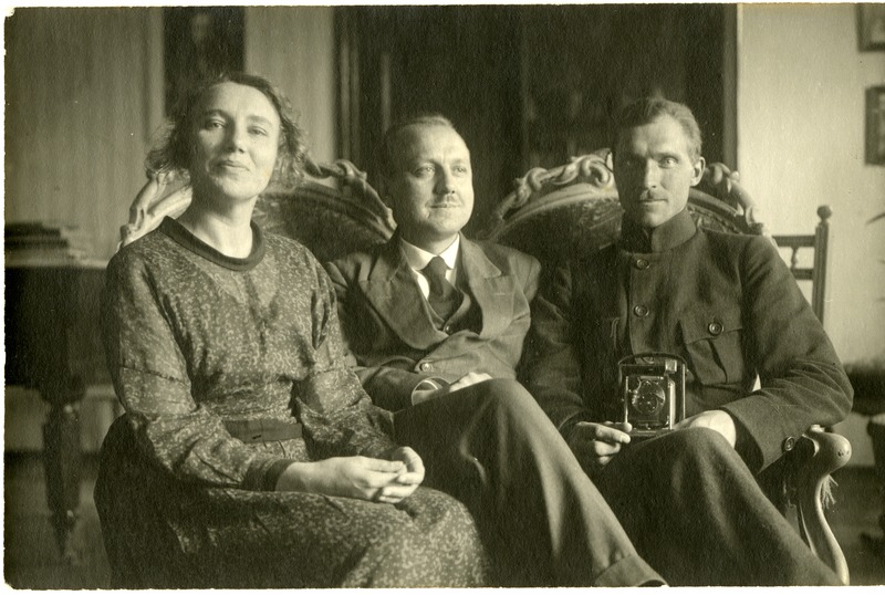 Alma Klauren, August Klauren ja Madis Küla-Nurmik Kuressaares Pikk 19